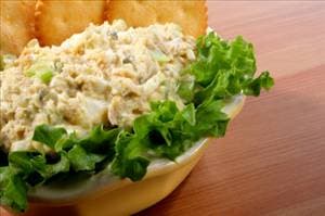 Tuna Vegetable Salad with Cheesy Dressing