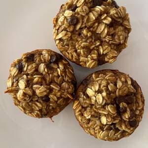 Banana and Chocolate Chip Oatmeal Cups