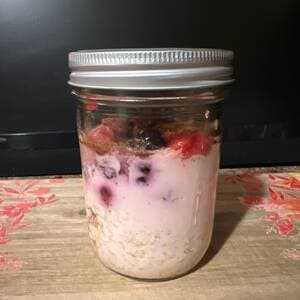 Overnight Oats with Kefir & Berries