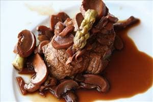 Beef with Asparagus and Mushrooms